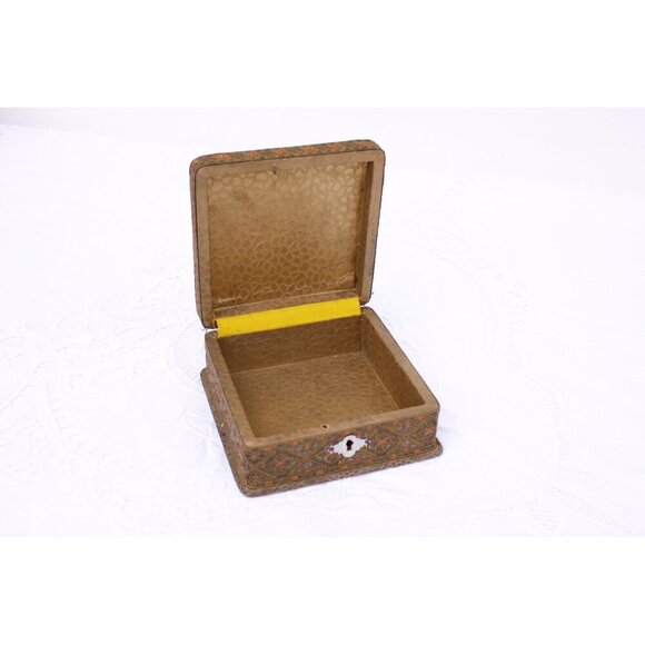 Vintage jewelry box 2 pretty flower girls, French brocade ribbon covered trinket - Picture 8 of 9